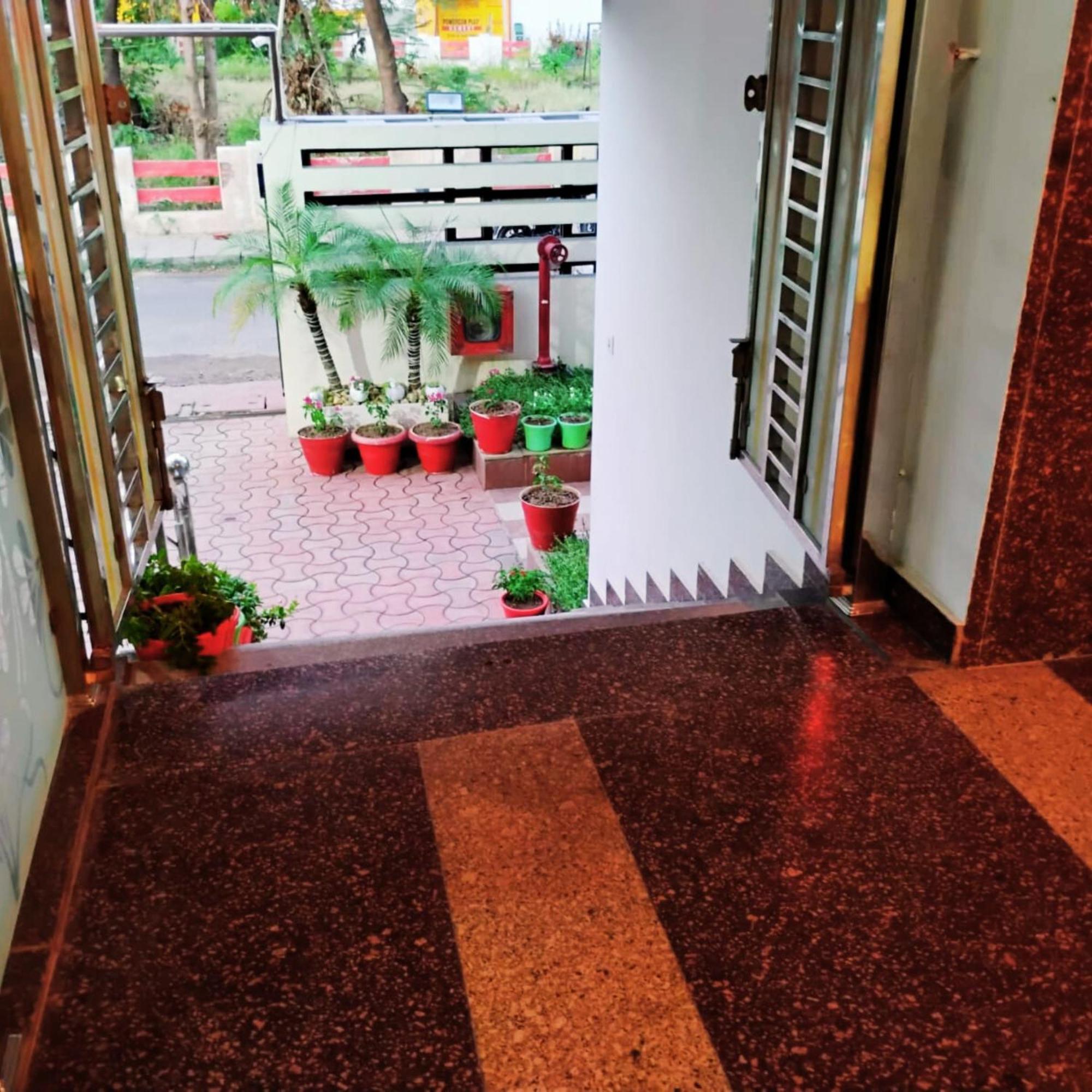 Hotel Lake View Grand Lucknow Bagian luar foto