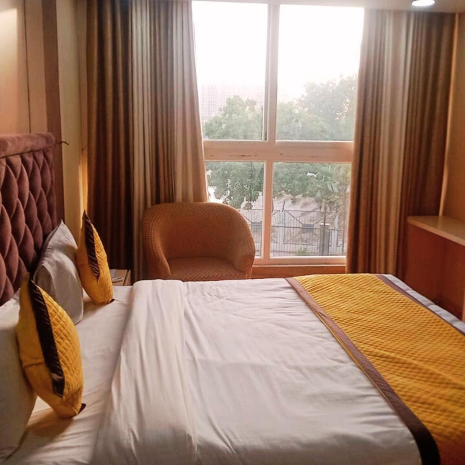 Hotel Lake View Grand Lucknow Bagian luar foto