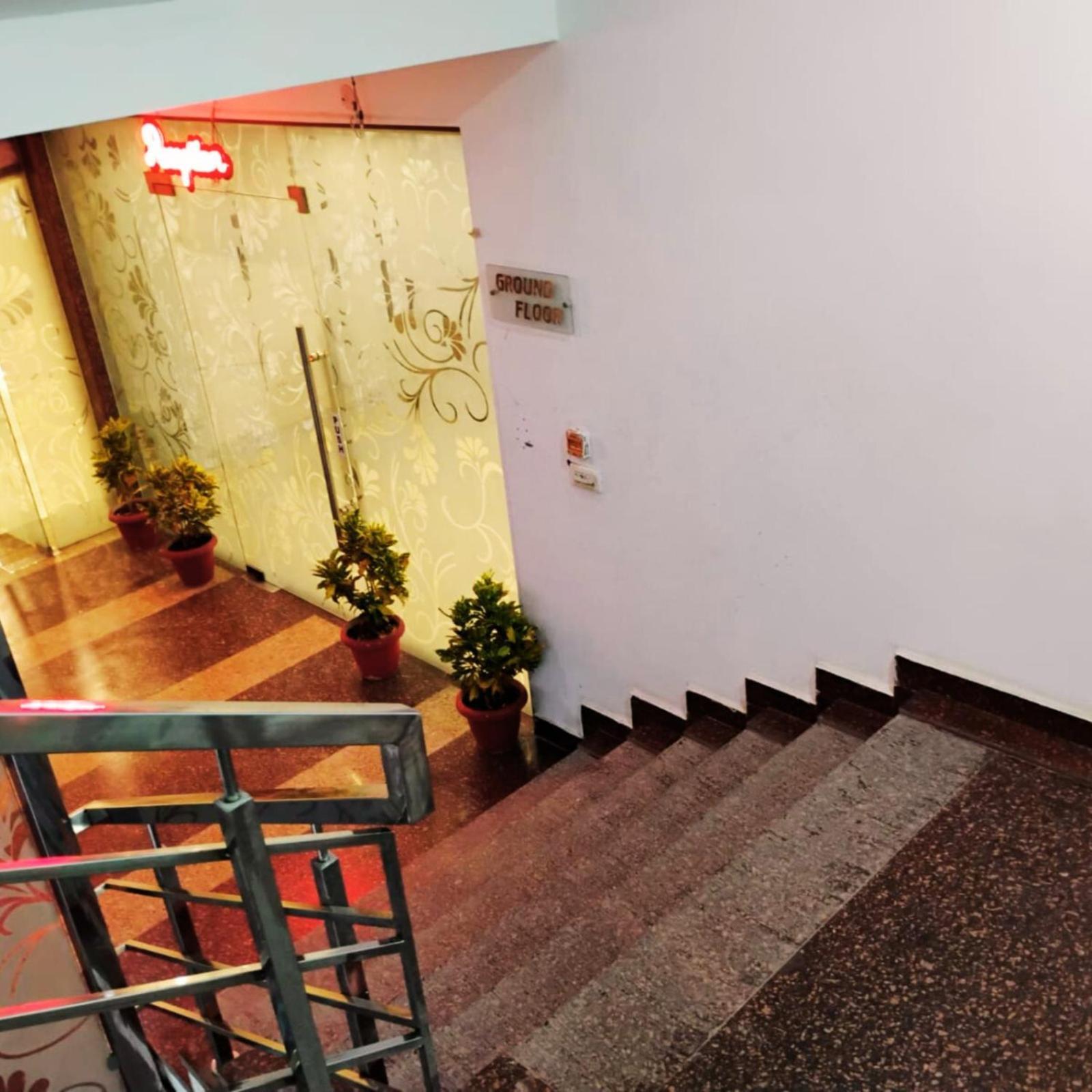 Hotel Lake View Grand Lucknow Bagian luar foto