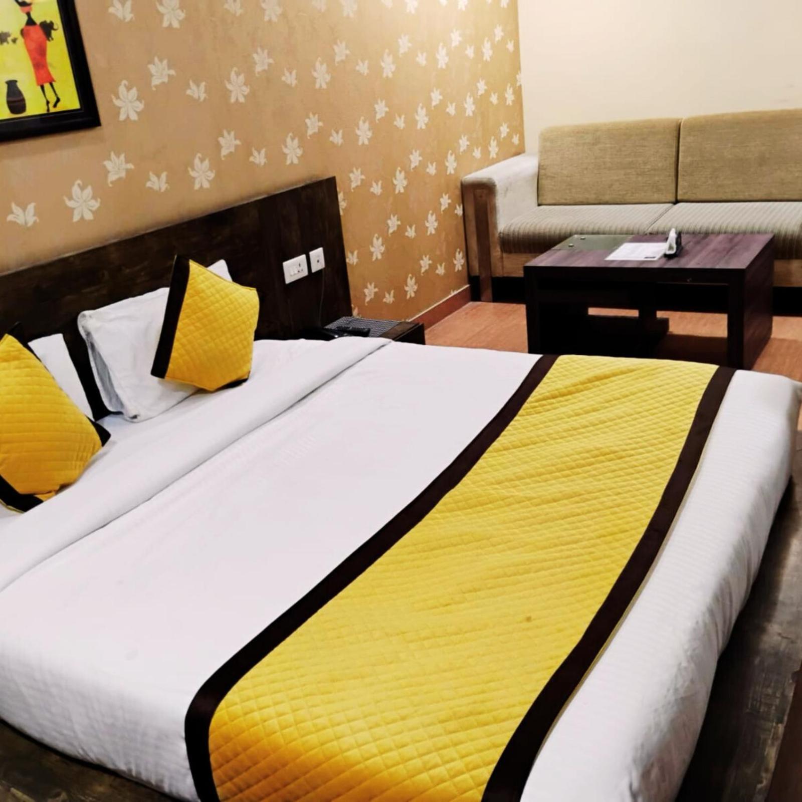 Hotel Lake View Grand Lucknow Bagian luar foto