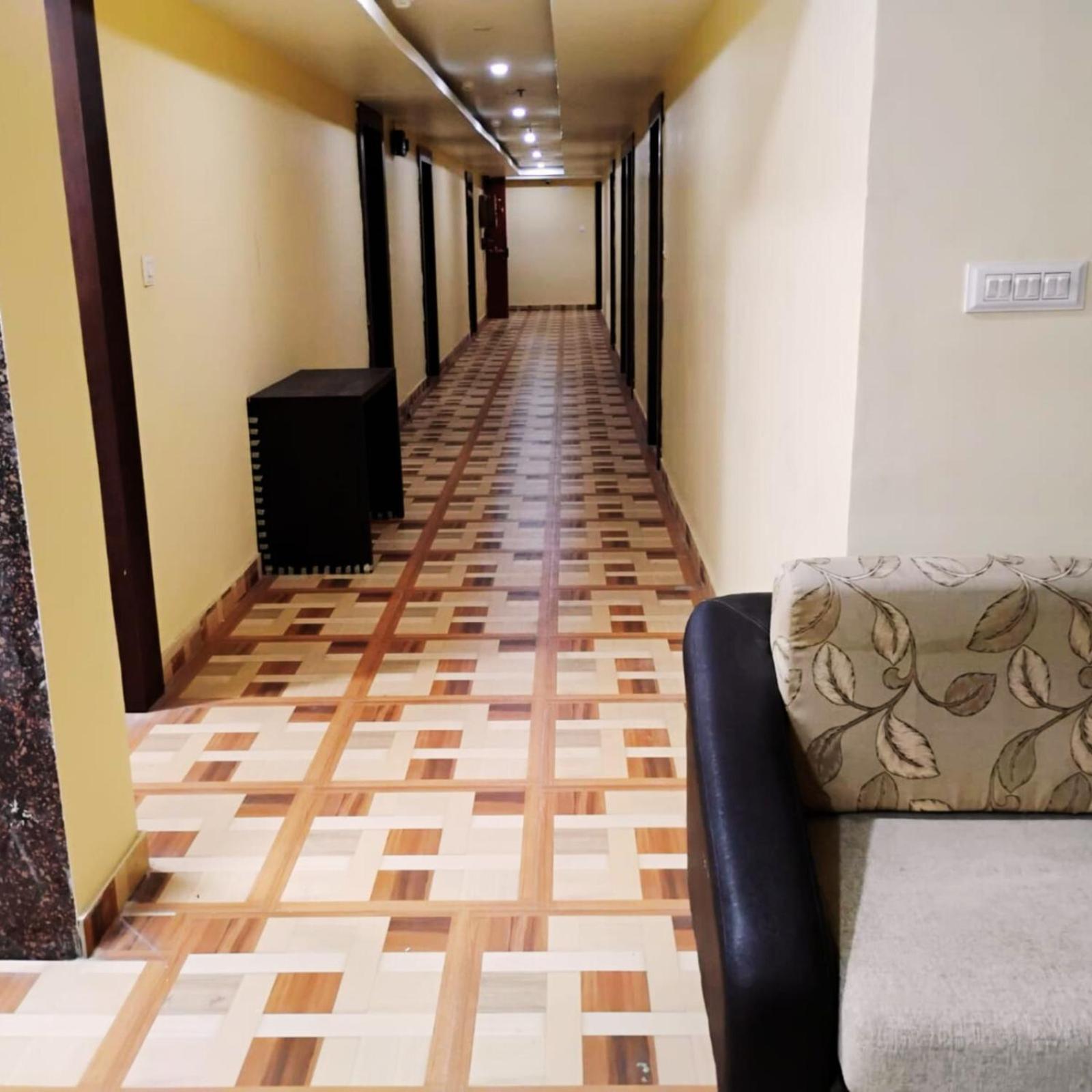 Hotel Lake View Grand Lucknow Bagian luar foto