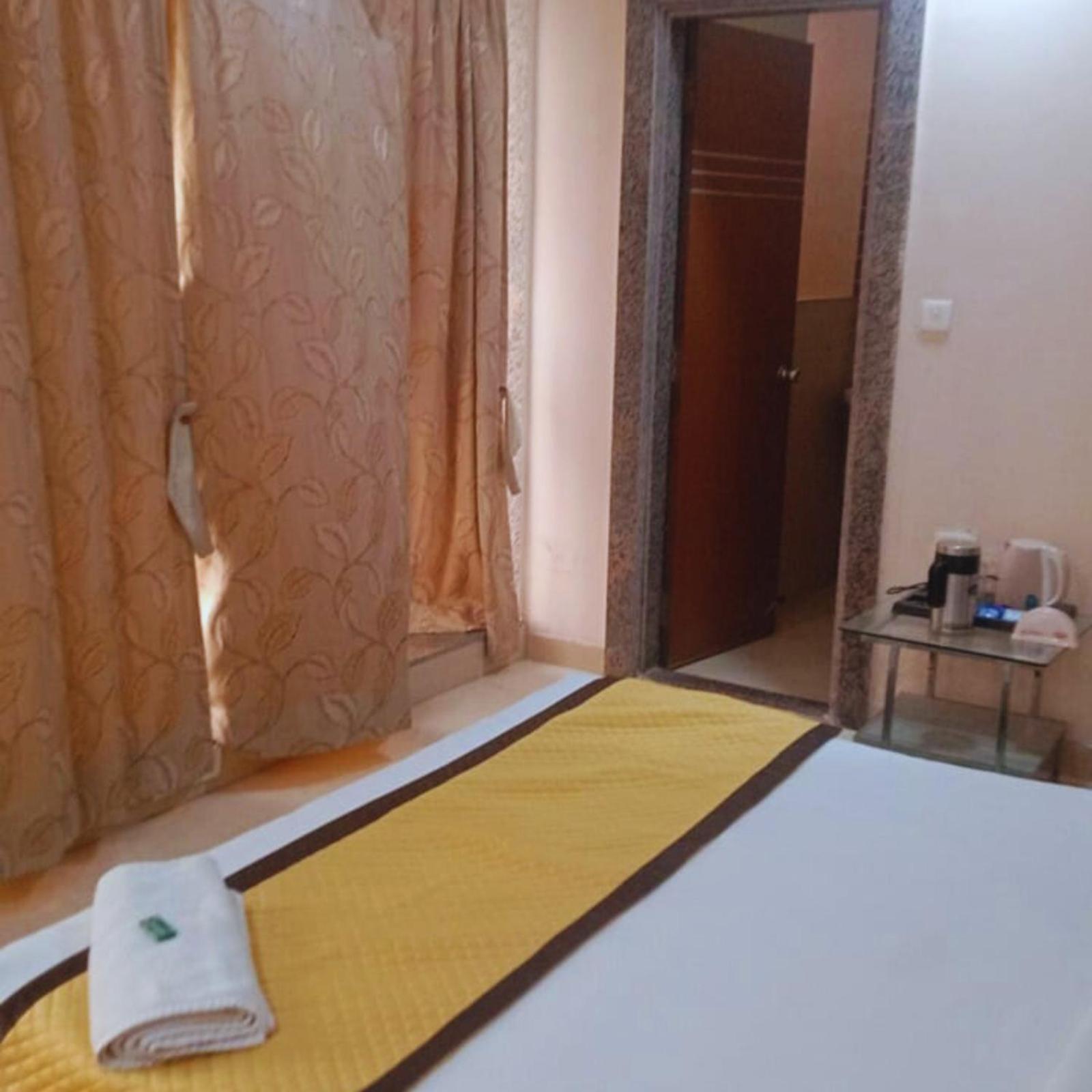 Hotel Lake View Grand Lucknow Bagian luar foto