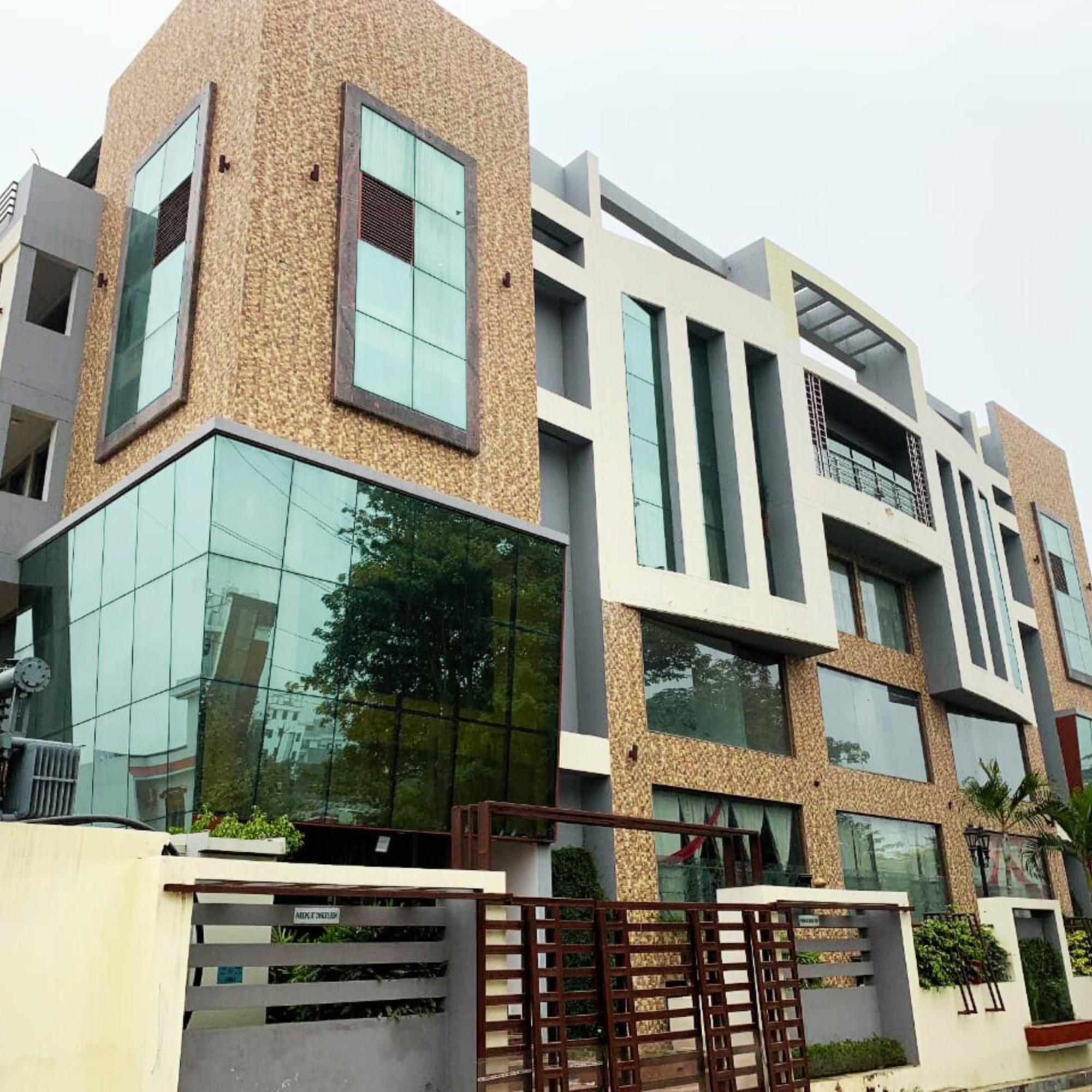 Hotel Lake View Grand Lucknow Bagian luar foto
