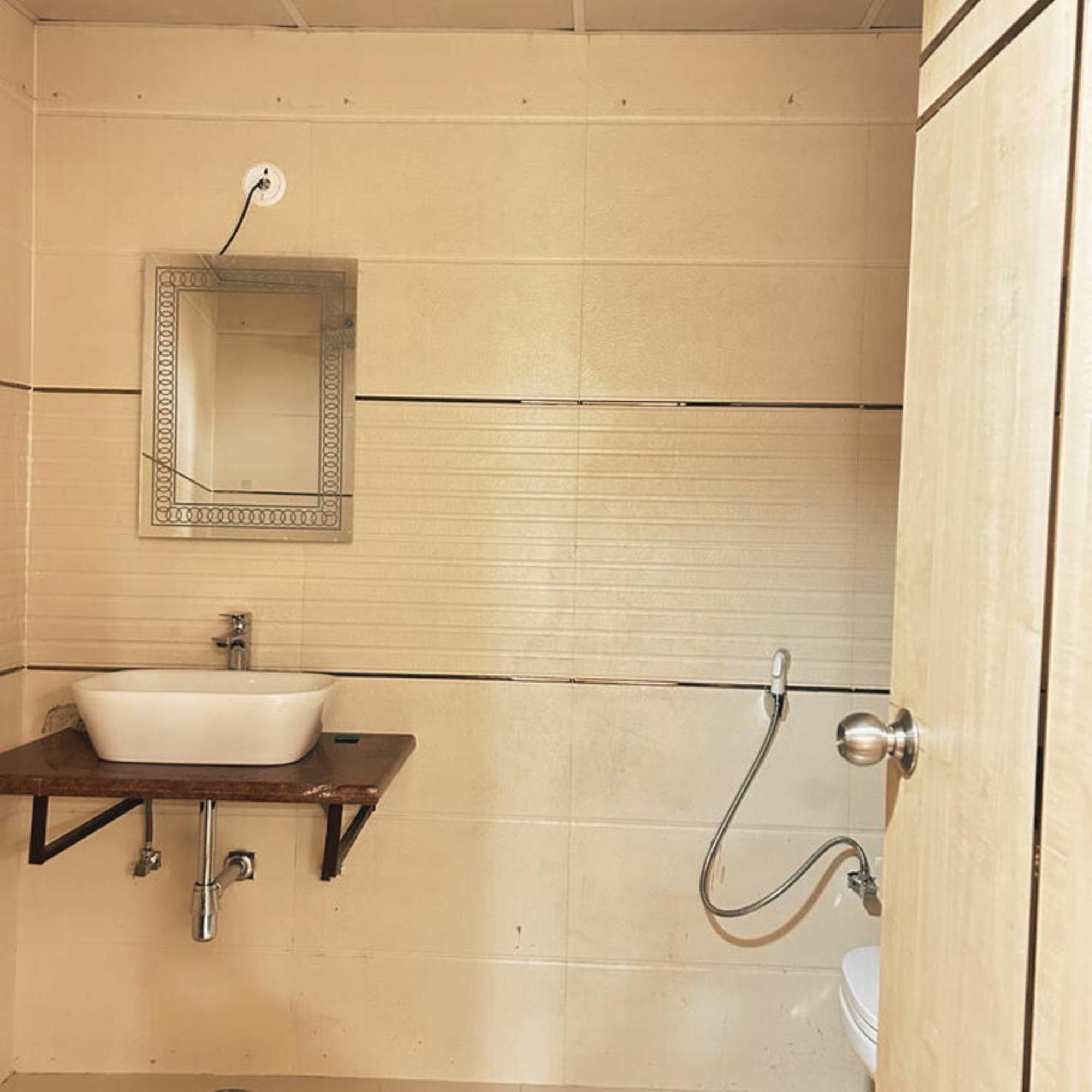 Hotel Lake View Grand Lucknow Bagian luar foto