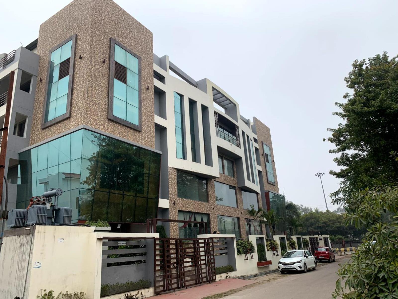 Hotel Lake View Grand Lucknow Bagian luar foto