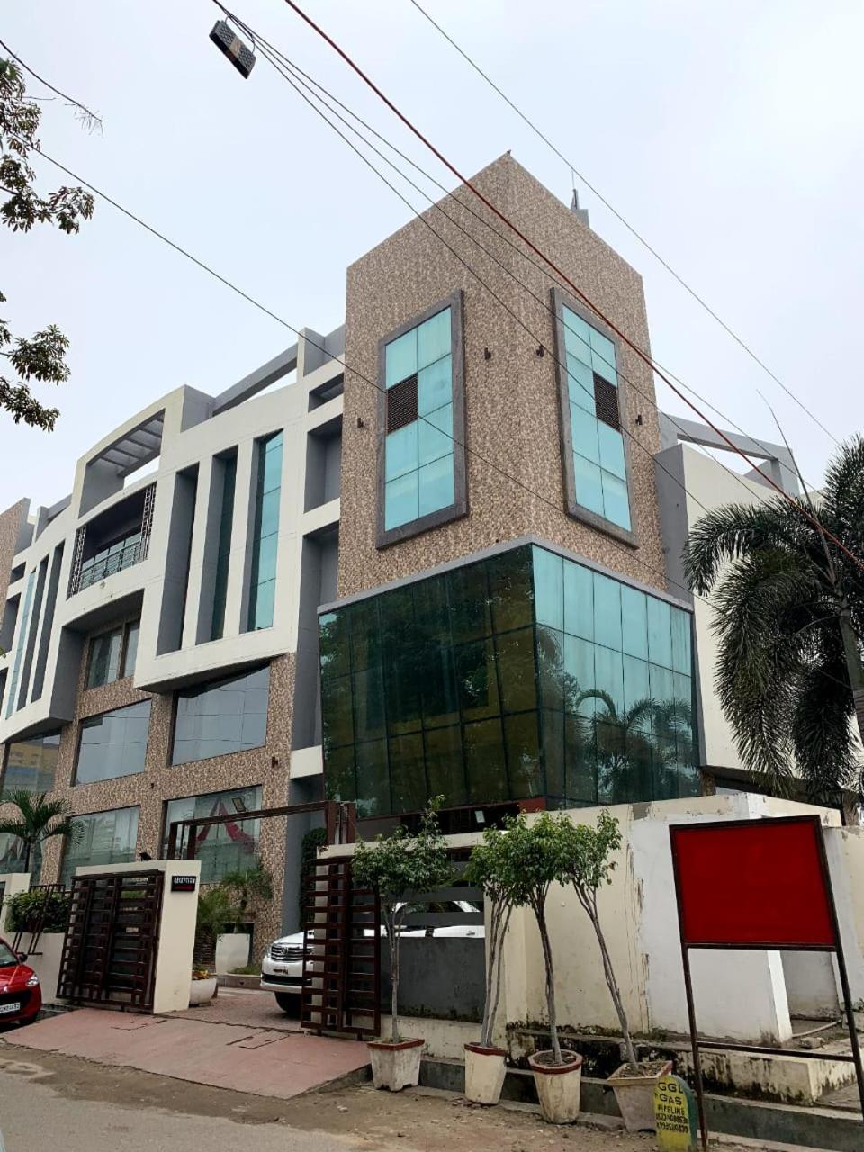 Hotel Lake View Grand Lucknow Bagian luar foto