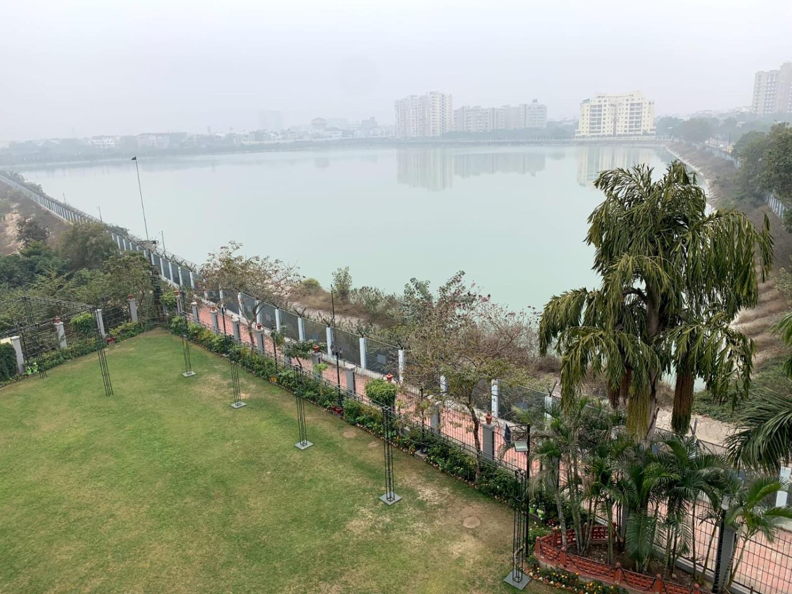 Hotel Lake View Grand Lucknow Bagian luar foto