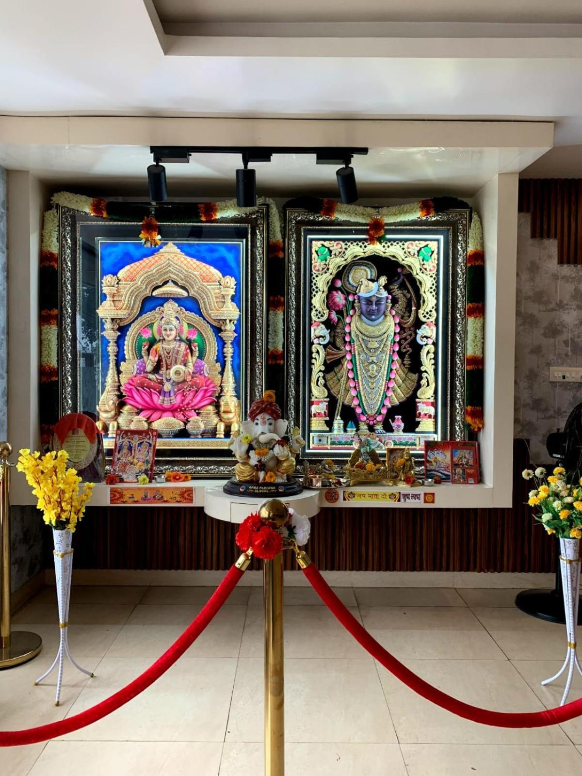 Hotel Lake View Grand Lucknow Bagian luar foto
