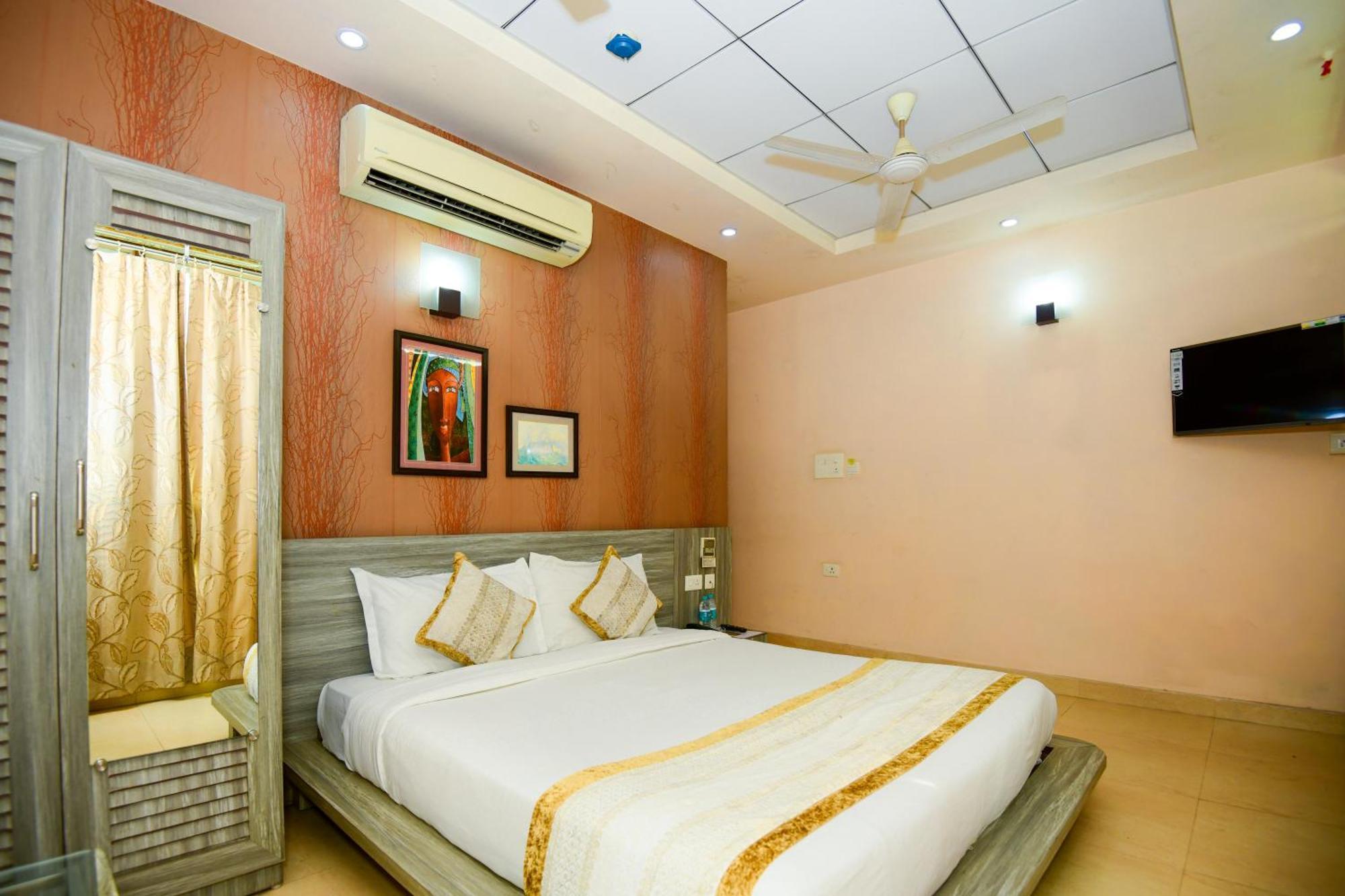 Hotel Lake View Grand Lucknow Bagian luar foto