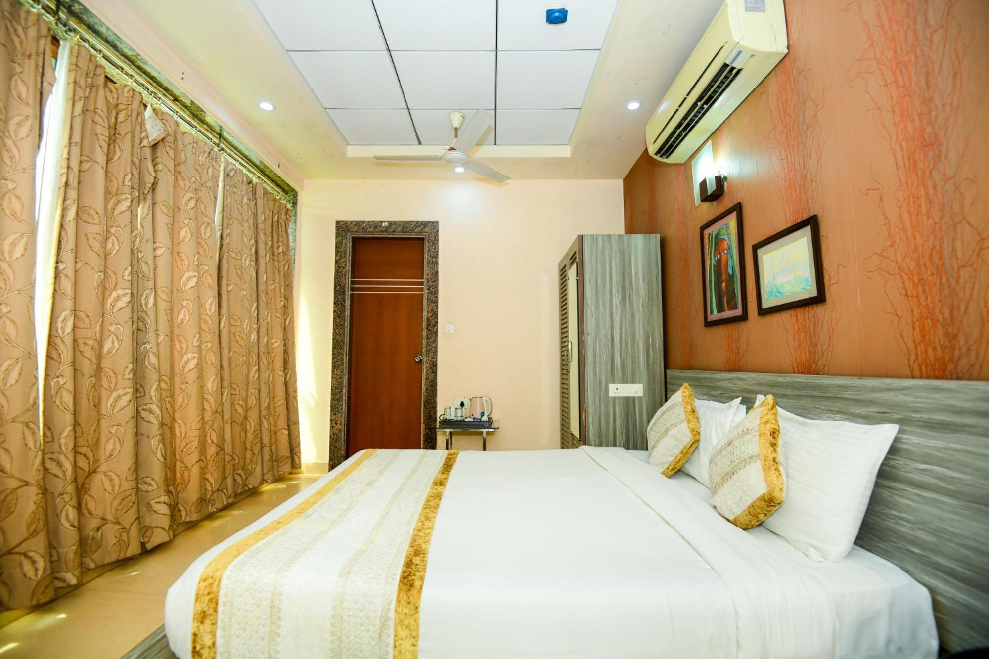 Hotel Lake View Grand Lucknow Bagian luar foto